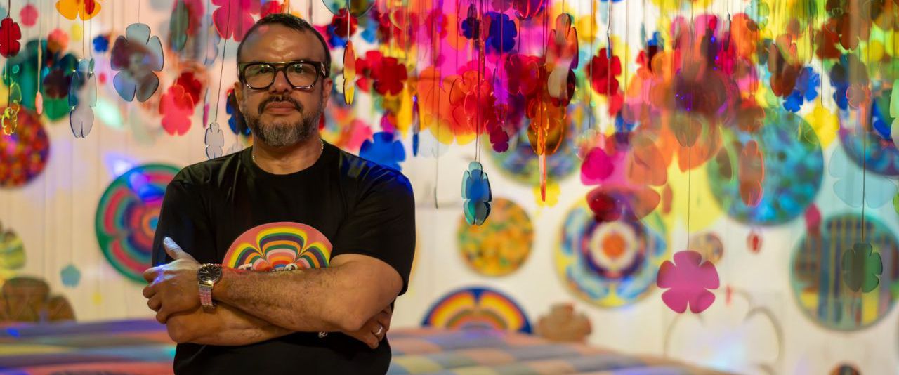 Flower Power: El jardín textil y sensorial de Reymond Romero