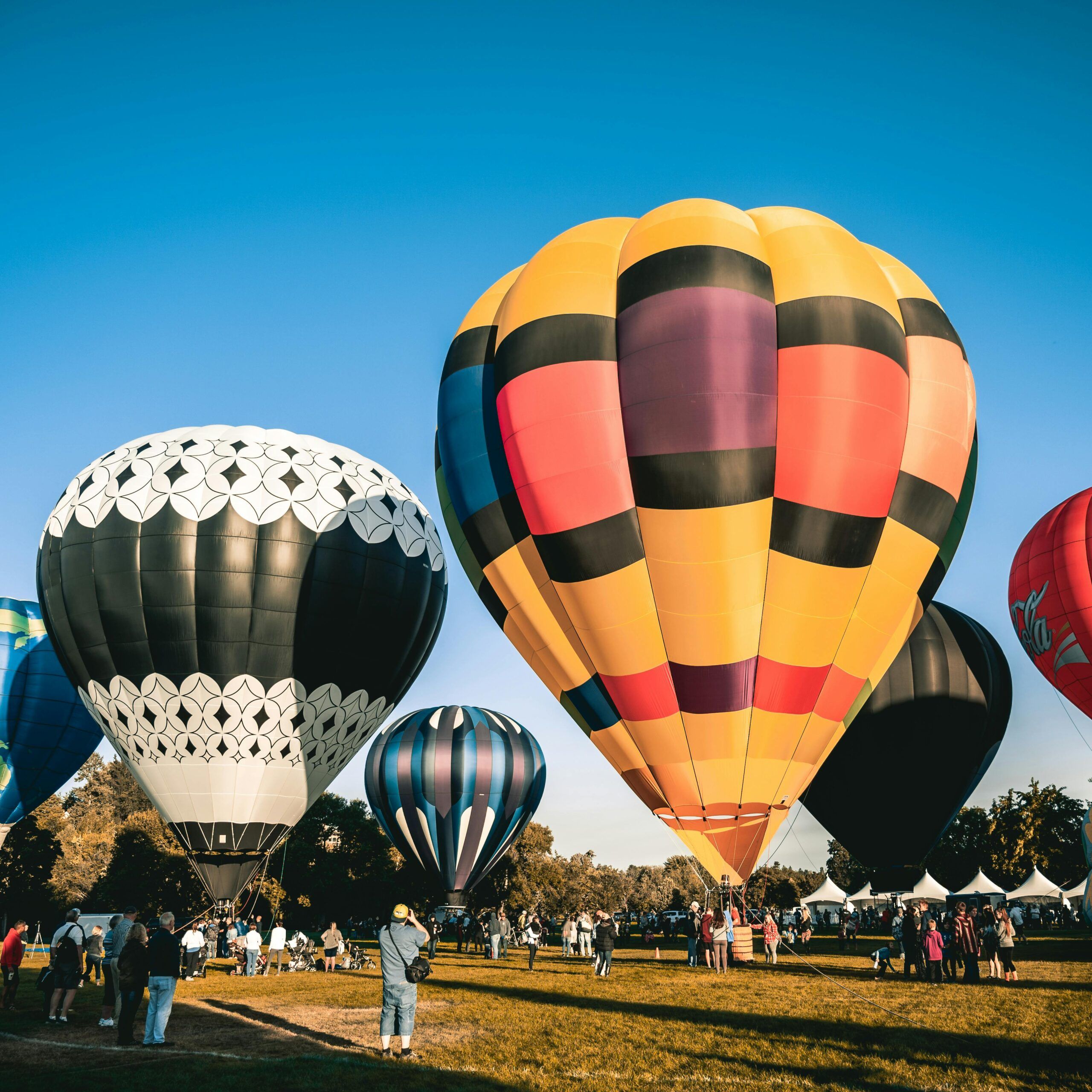 El arte de viajar con el viento en un globo aerostático